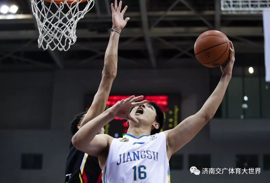 新加坡篮球职业联赛擂台如火如荼，强强对话
