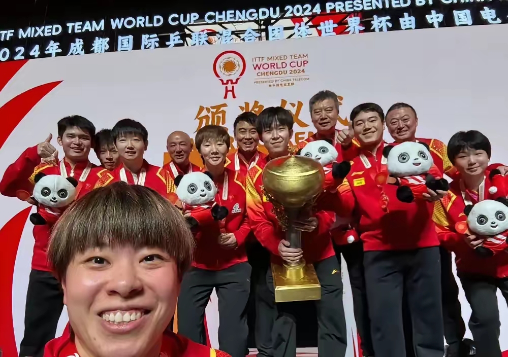 世界级运动员在体育赛事中争夺荣耀